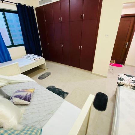 Nash Guest House Females Only Dubai Exteriör bild