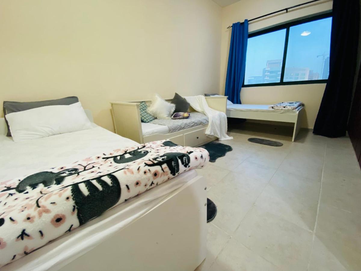 Nash Guest House Females Only Dubai Exteriör bild