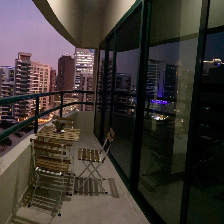 Nash Guest House Females Only Dubai Exteriör bild