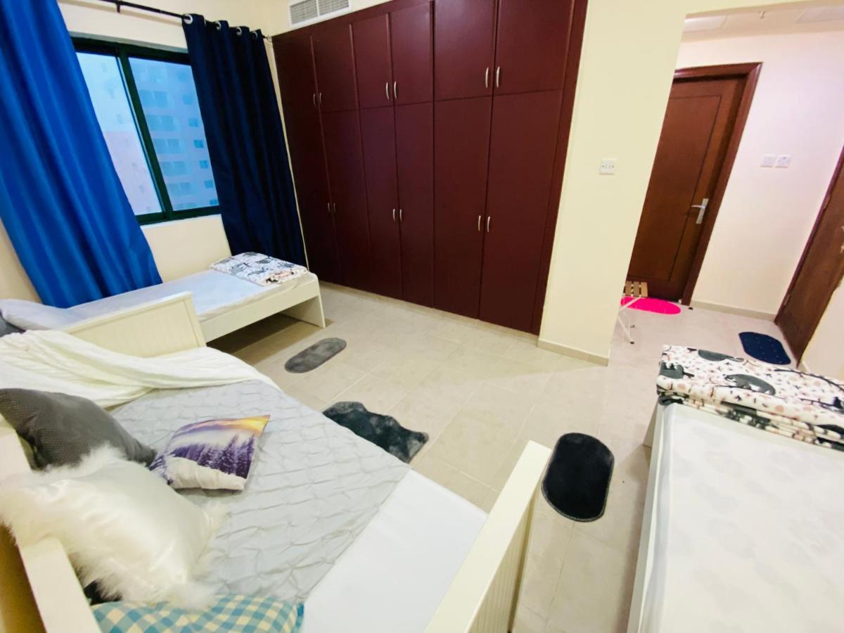 Nash Guest House Females Only Dubai Exteriör bild