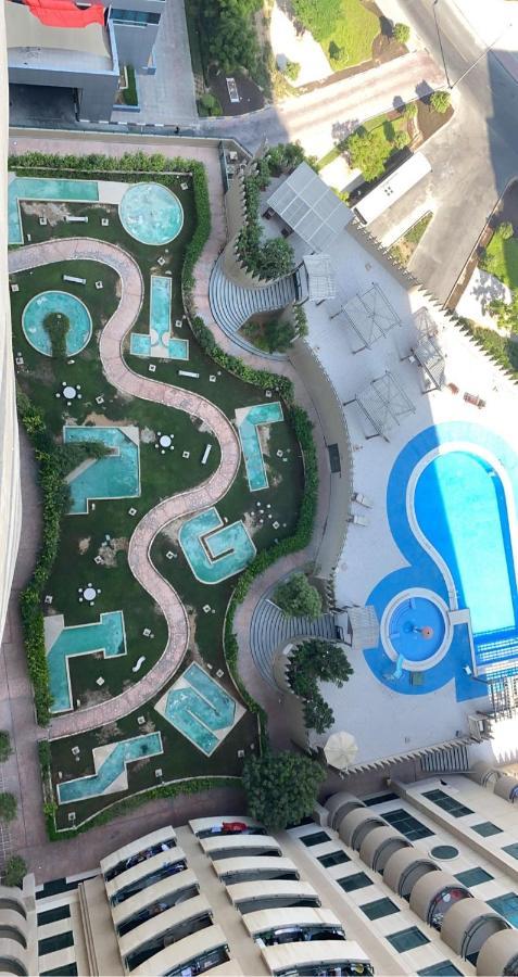 Nash Guest House Females Only Dubai Exteriör bild