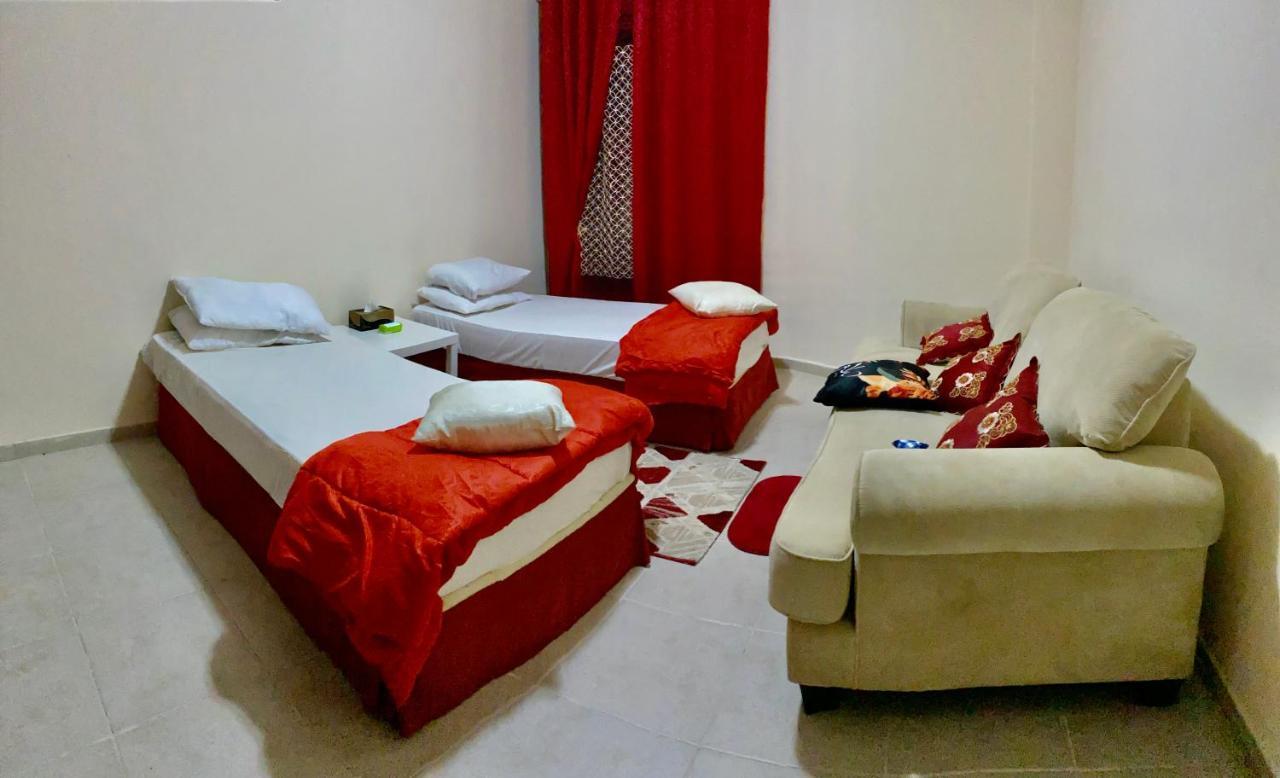 Nash Guest House Females Only Dubai Exteriör bild