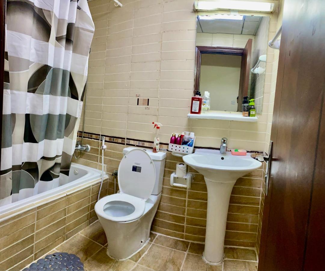 Nash Guest House Females Only Dubai Exteriör bild